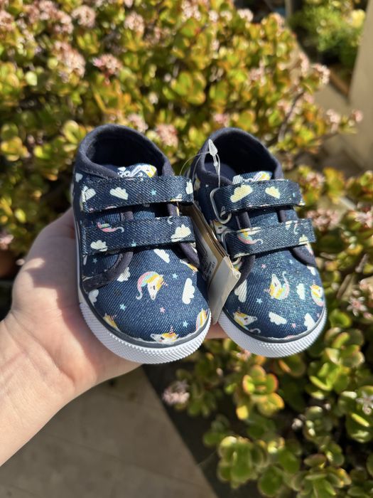 Sapatos novos da chicco