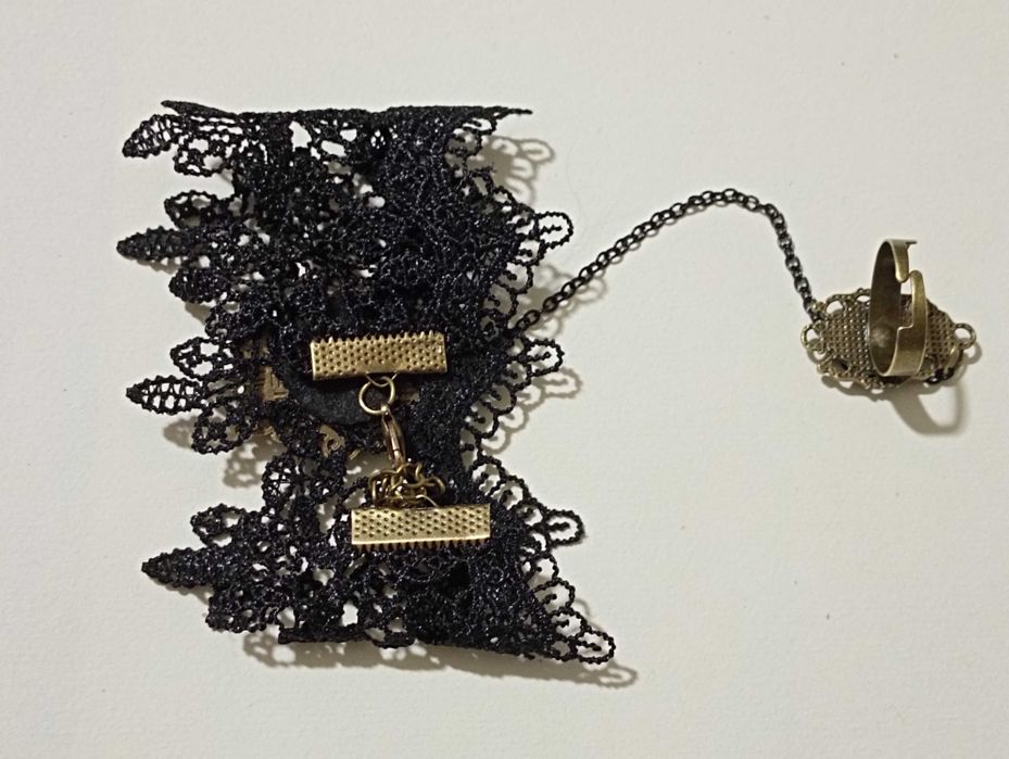 Bransoleta koronkowa z pierścieniem