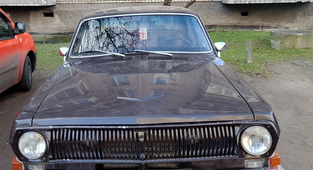 ГАЗ 24 Волга шоколадного кольору