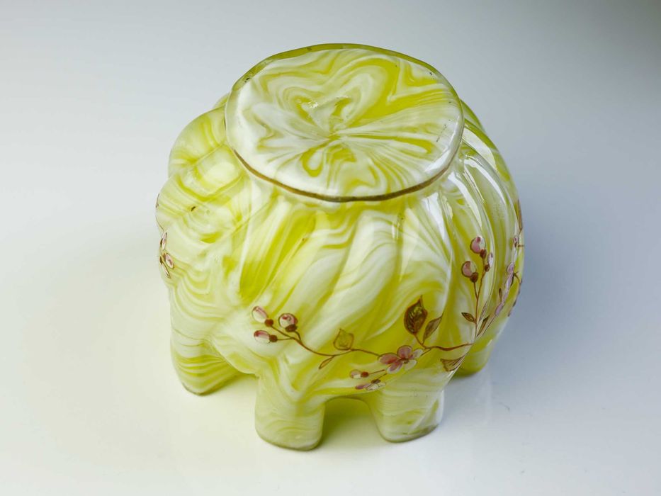 Wazon, szkło opalowe, emalia, secesja, Art Nouveau, Harrach, Bohemia