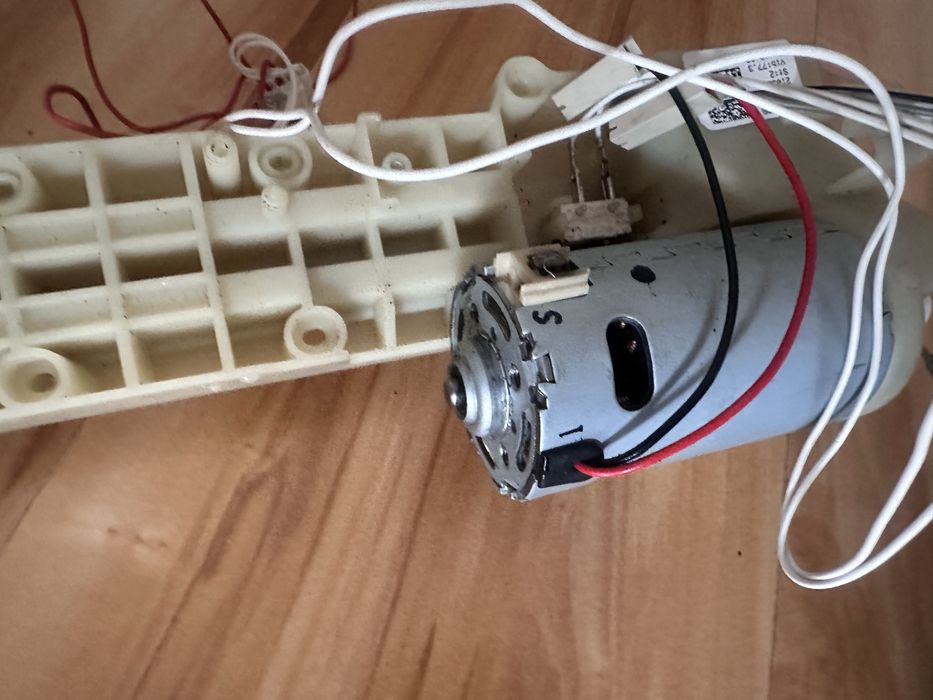 Przekładnia z silnikiem zestaw do ekspresu DeLonghi ecam11.112.b