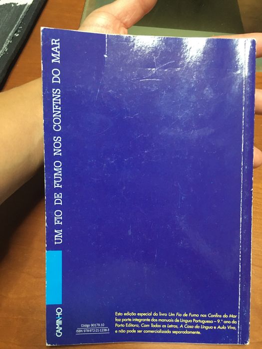 Livro Um fio de fumo nos Confins do mar
