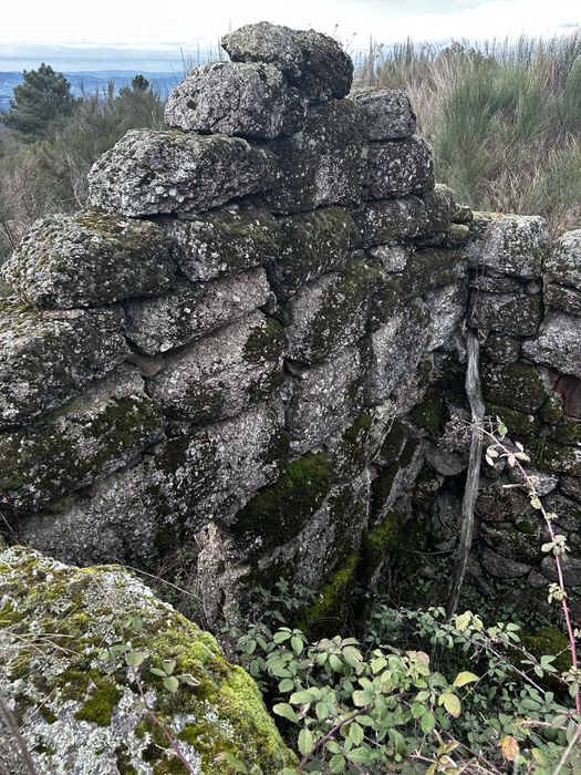 Terreno com Ruina - Serra do Marão