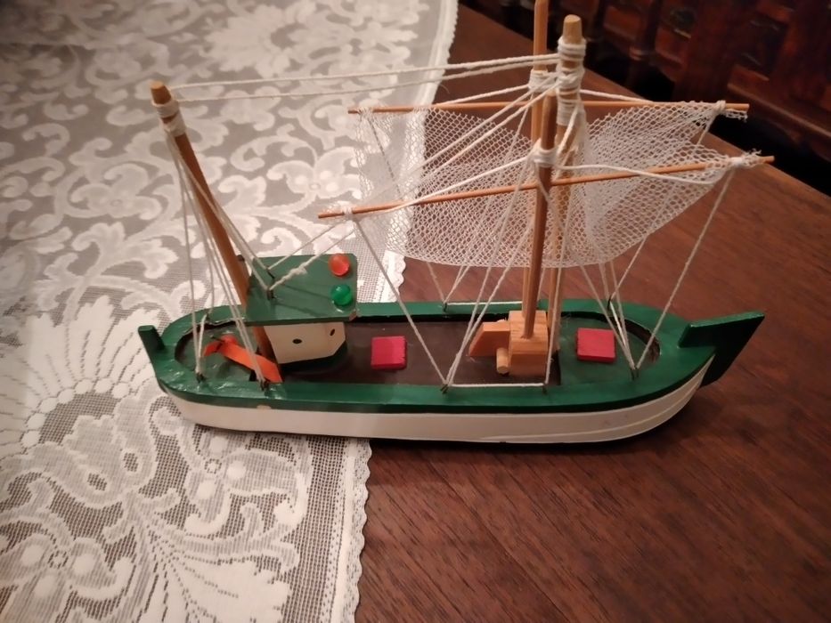 Barco / traineira de madeira