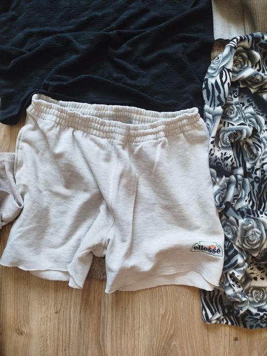 Pak ubrań damskich. L i Xl.