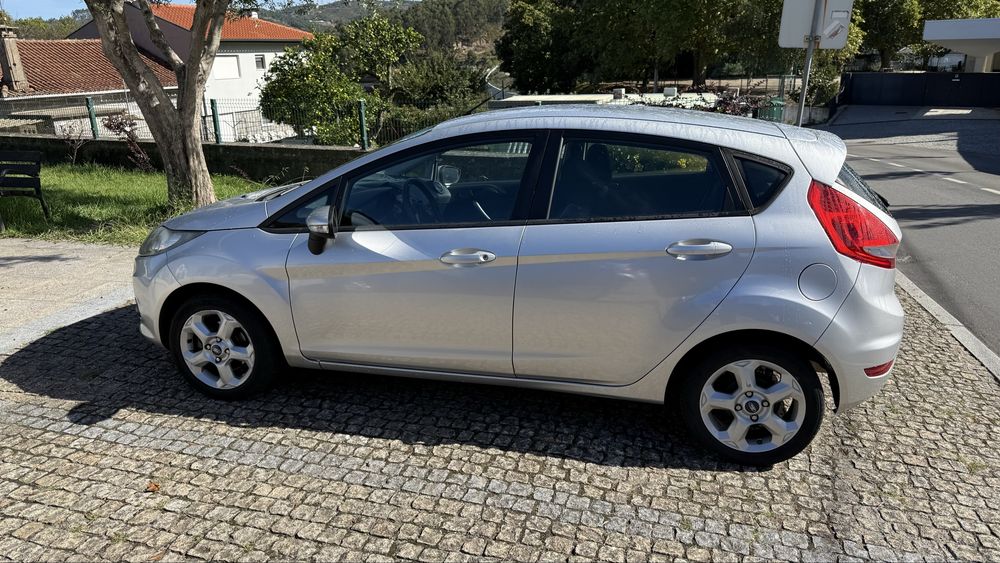 Ford Fiesta 4500 euros foto 5