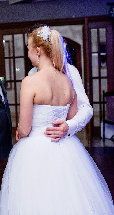 Suknia ślubna księżniczka z kryształkami Swarovskiego