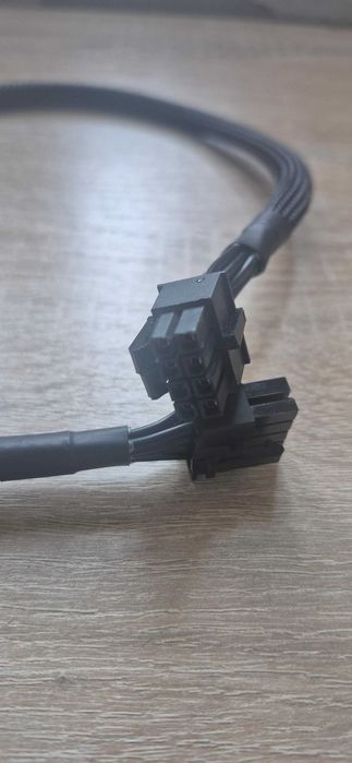 Kabel PCI-E 8 4+4.  Nieużywany.