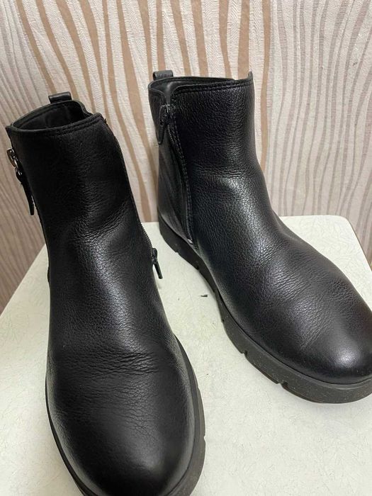 продам женские ботиночки ECCO натуральная кожа