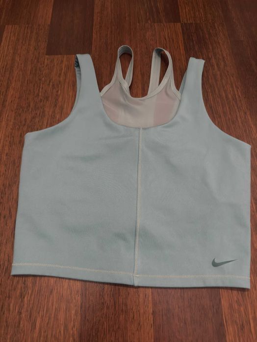 Top fitness Nike r. M