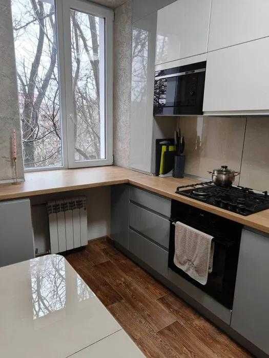 Сдам полн. 2- к.квартиру в р-не комплекса "Славутич-Арена"