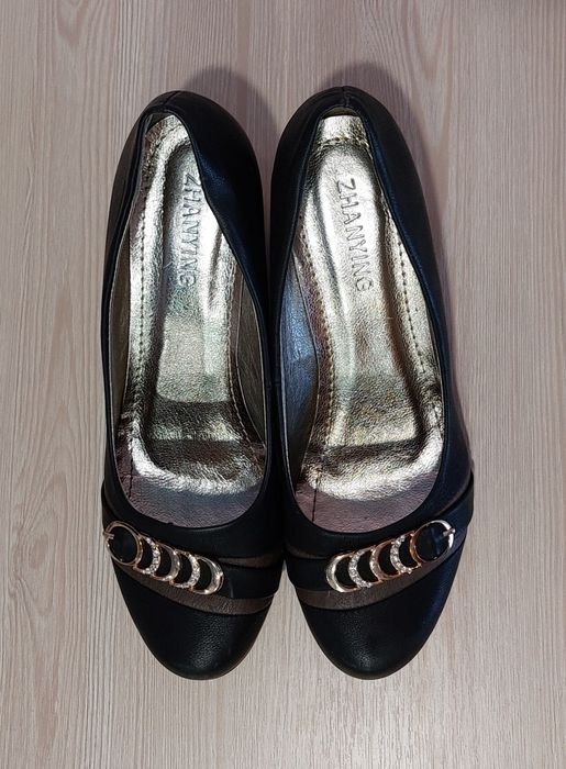 Туфлі на танкетці