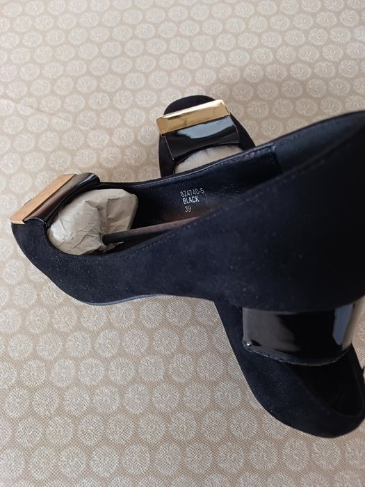Sapatos pretos de camurça e verniz N.⁰39