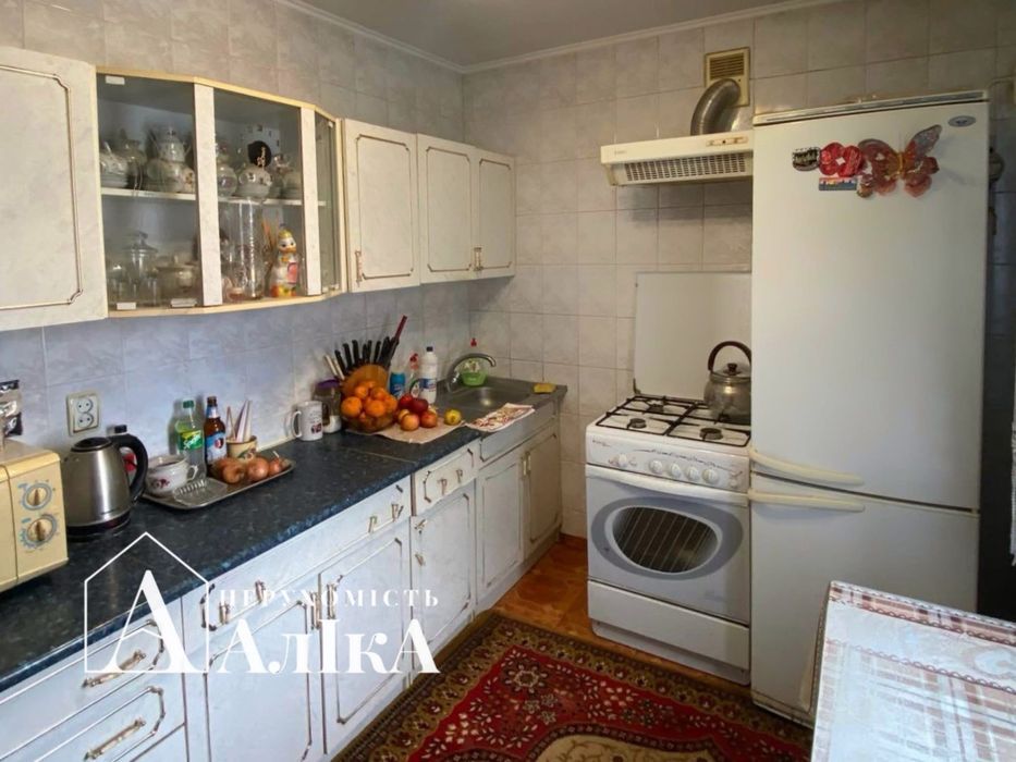 Продам велику 3-кімнатну квартиру в центрі