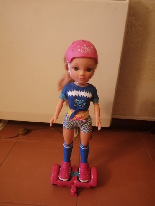 Boneca Nancy, hoverboard