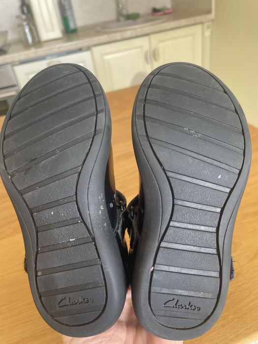 Туфлі clarks лакові