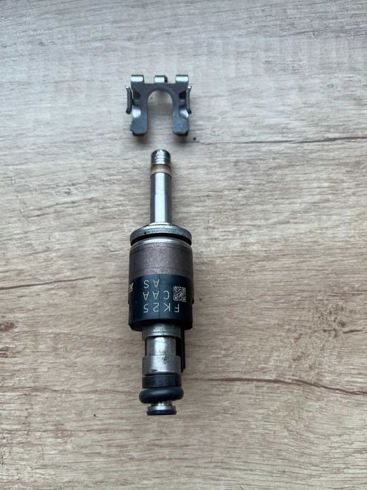 Продам паливну форсунку Honda HR-V 1.5 бензин 2016р - б/в, оригінал