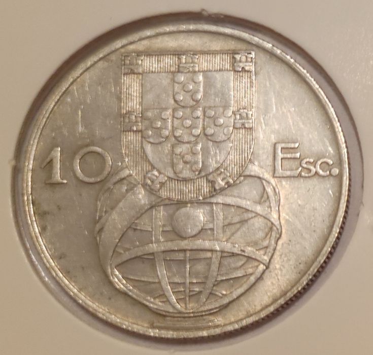 Moedas república 10 escudos e 1 escudo.