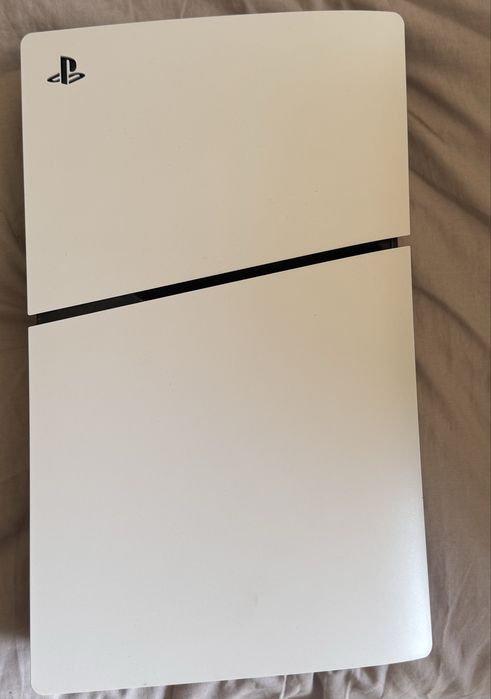 Playstation 5 slim 1tb, 2 comandos, suporte vertical, carregador e 2 jogos