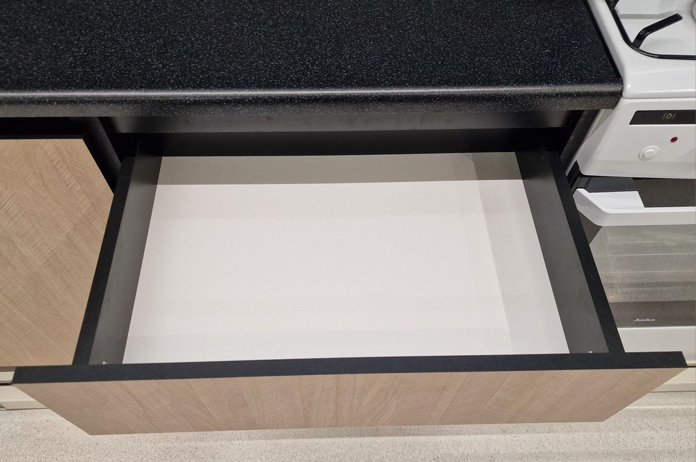 Szafka kuchenna z trzema szufladami Roma