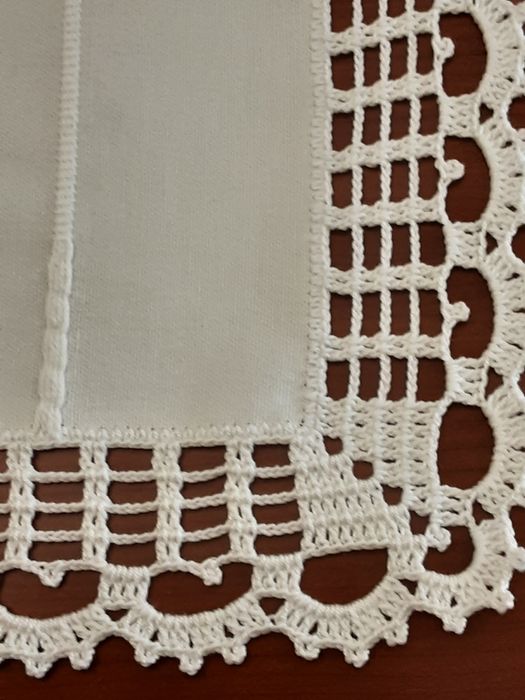 Pano em linho e croché  para mesa