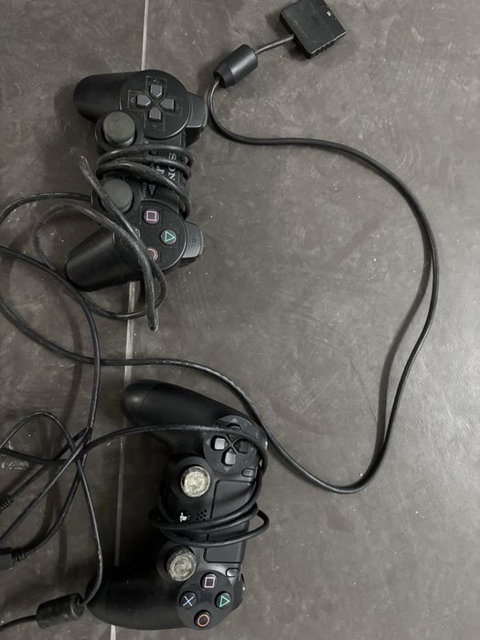 PlayStation 2 (PS2) Slim + 2 comandos
