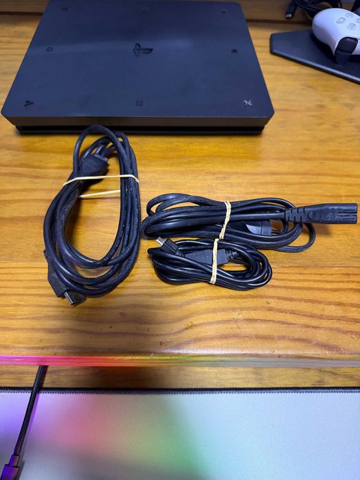 PS4 Slim 500GB com 1 comando + GTA V