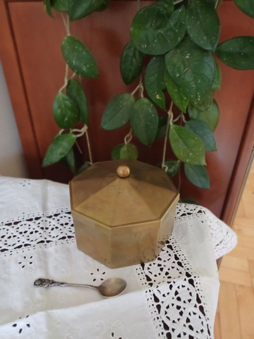 Mosiężna cukiernica