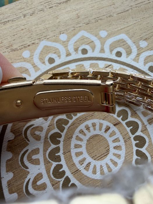 Relogio dourado senhora