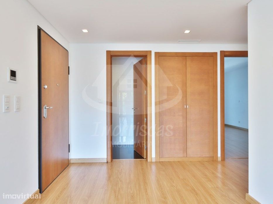 Apartamento T3 com box no Condomínio Blue Garden, em Sacavém