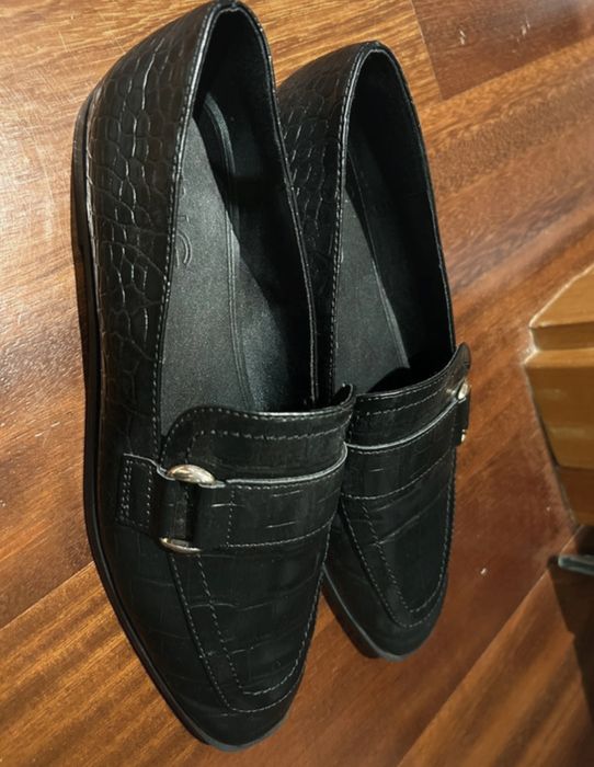 Sapatos pretos Mango