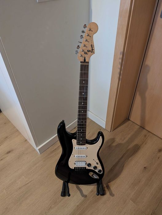 Guitarra Elétrica Squier Bullet Strat Fender (Modificada + Peças de Origem)