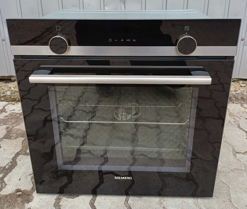 Встраиваемый духовой шкаф Сименс Siemens HB517ABS0 iQ500 черный