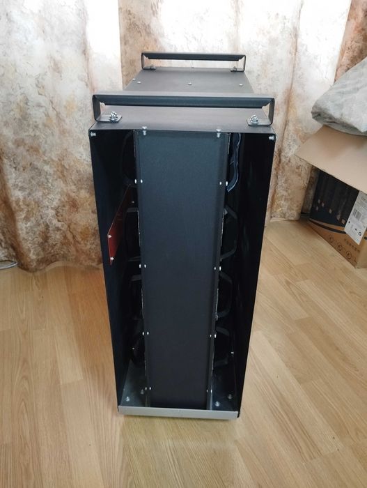 Корпус Donnager на 8 відеокарт з кожухом