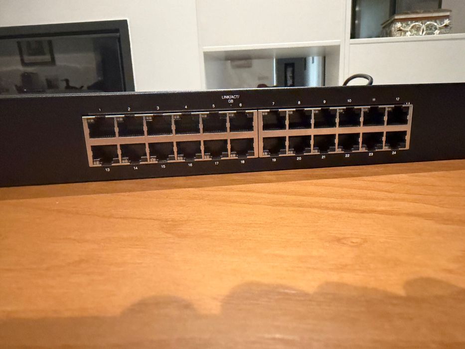 Switch Gigabit 24-portas Linksys LGS124