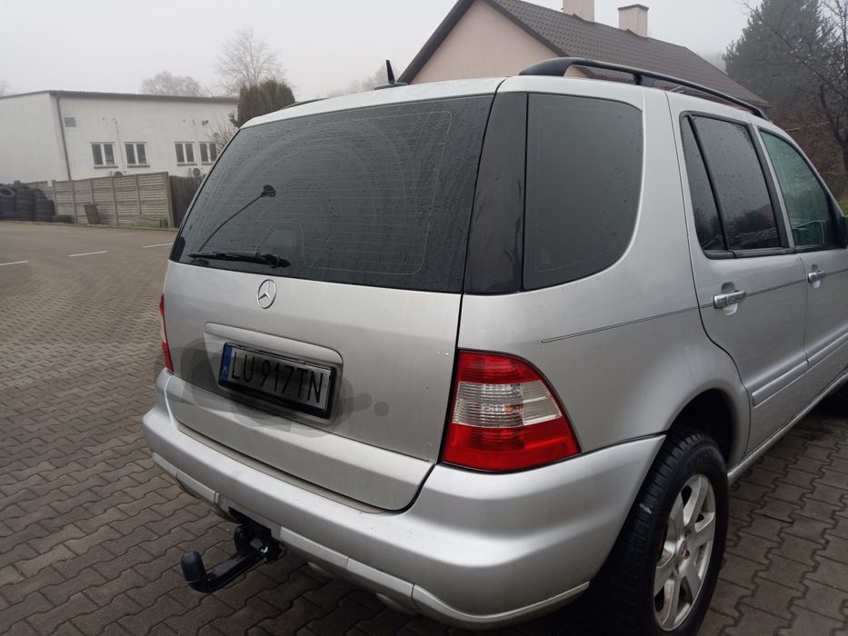 Samochód Mercedes ML 163