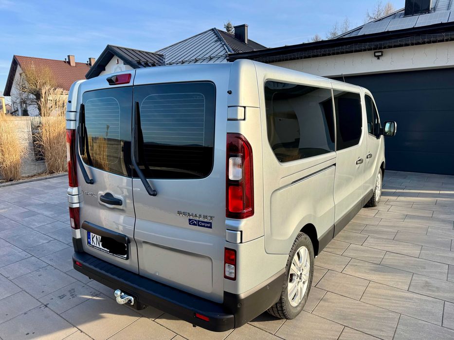 Wynajem busa 9 osobowego Renault Trafic long 2025r