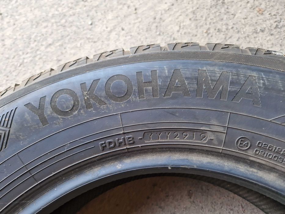 шини зима 215 65 R16 Yokohama Ice Guard IG60