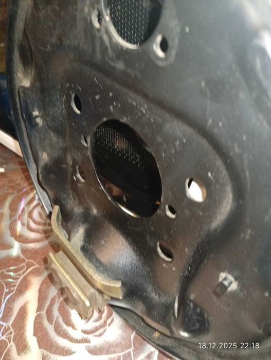 Опорный диск, правый, заднего моста ВАЗ 2108 - 2112. Щит колодок, задн