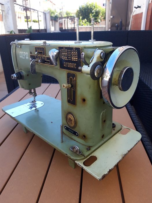 Máquina de costura ALFA