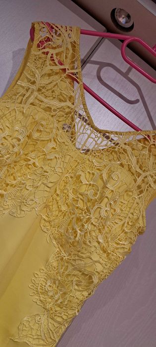 Żółta nowa sukienka