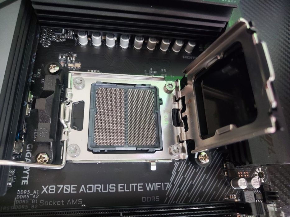 Płyta główna GIGABYTE X870E Aorus Elite WiFi7