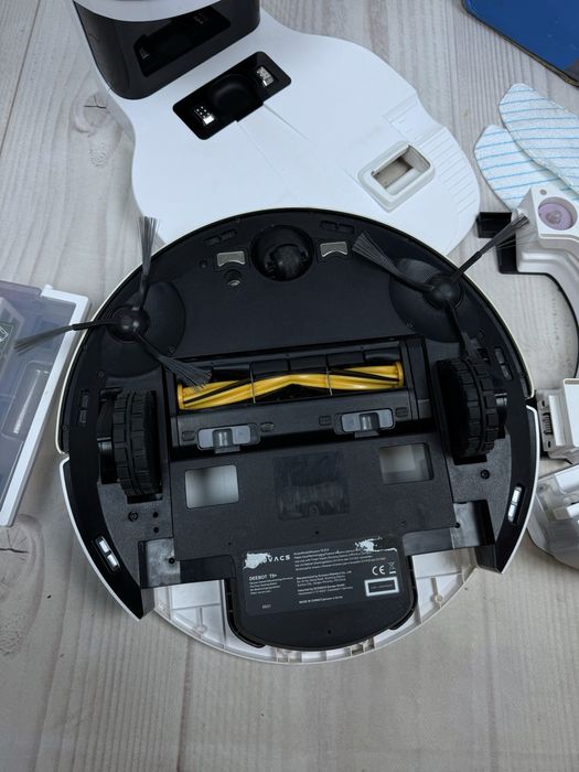 Ecovacs Deebot T9+ Робот пилосос зі станцією самоочищення