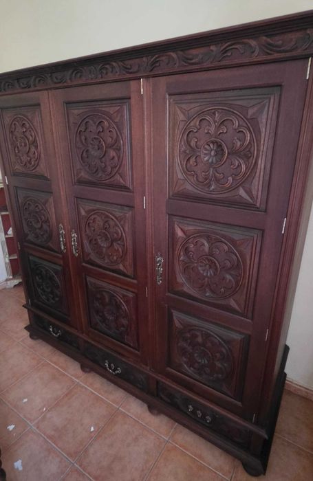 Roupeiro Clássico de 3 Portas Madeira