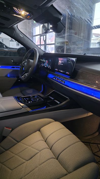 BMW i7 електромобіль