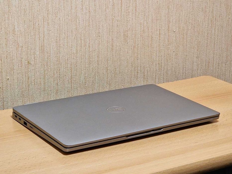 Сучасний ноутбук Dell Latitude 5330 Intel Core i7-1265U vPro RAM32Gb SSD512Gb 13.3" IPS (1920x1080)Full HD Батарея тримає 9 годин. В ідеальному стані.