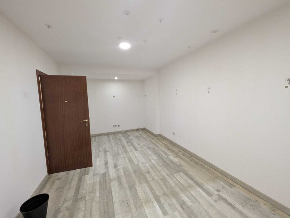 Loja para Armazém/ Escritório - Reboleira/Amadora
