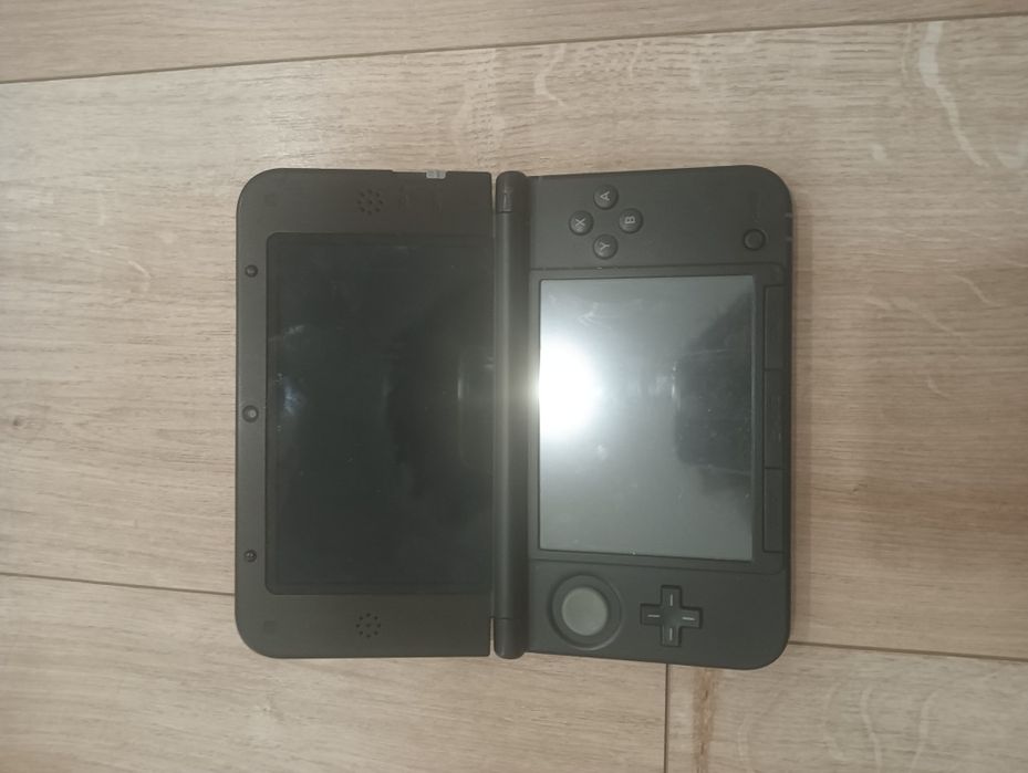 Nintendo 3DS XL Desbloqueada + 64GB + 7 Jogos Físicos