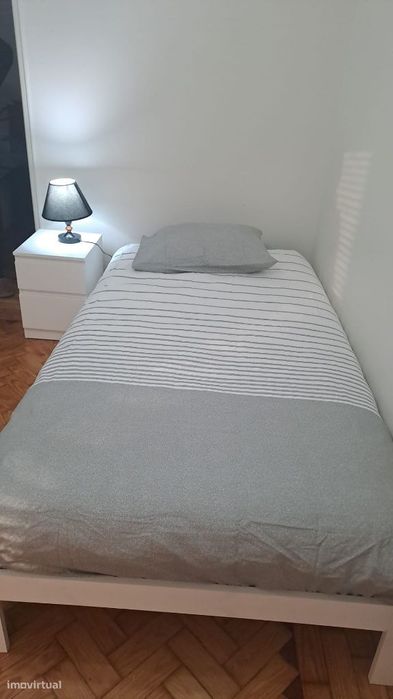 Quarto centro Carcavelos 390 euros com agua, luz e gás incluído