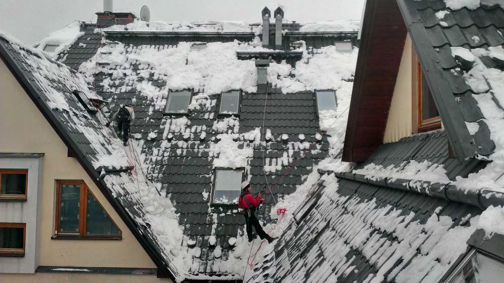 odśnieżanie dachów